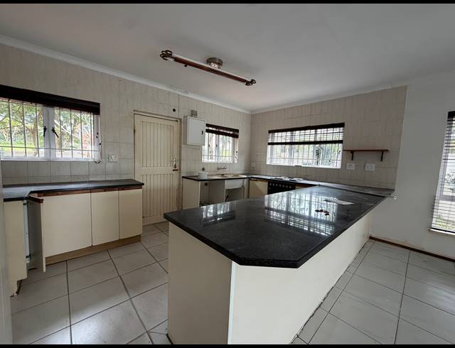 4 BEDROOM HOUSE FOR SALE IN BALLITO CENTRAL